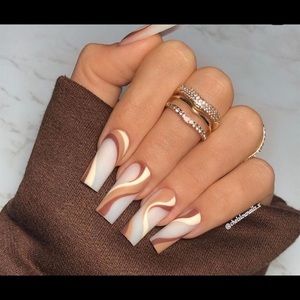 Meet your Posher, Selin